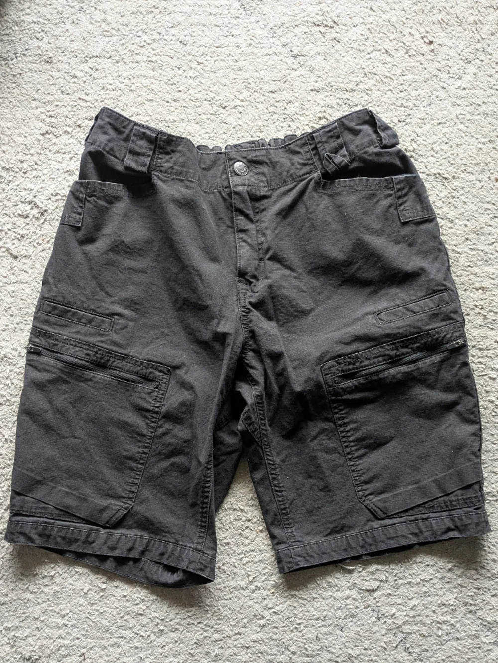 Dovetail Black Cargo Shorts - Picture 1 of 4